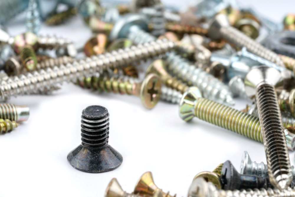 Bağlantı elemanlarında doğru malzeme seçimi, dayanıklılık, güvenlik ve uzun ömür için kritik bir faktördür. Doğru seçimle yapılarınızı güçlendirin!