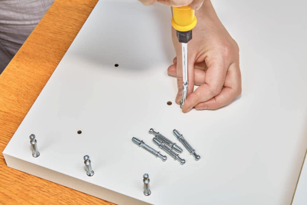 Zamandan kazanın, hasar vermeden perçin nasıl sökülür kolayca görün.